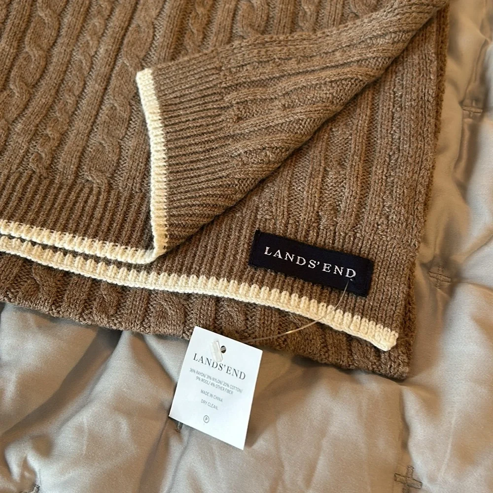 3 for 30$ Lands End cable knit scarf new with tags